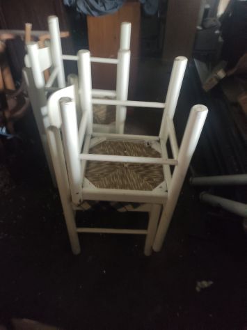 Sedie bianche di legno numero 4