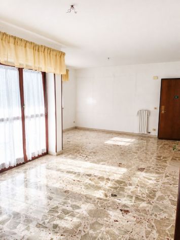 Ampio e Luminoso Quadrivano (120mq) con Vista – Via Atenisio, Taranto