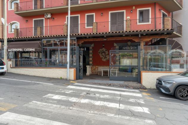 Bar Pasticceria in vendita a Camporotondo Etneo
