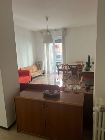 Stanza singola in ampio trilocale - libera subito - Foto 3