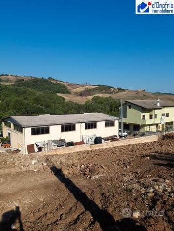 AGRO BARANELLO CONTRADA ISCHIOLE (EX SANTA CECILIA) VILLA CON CAPANNONE E TERRENO - Foto 3