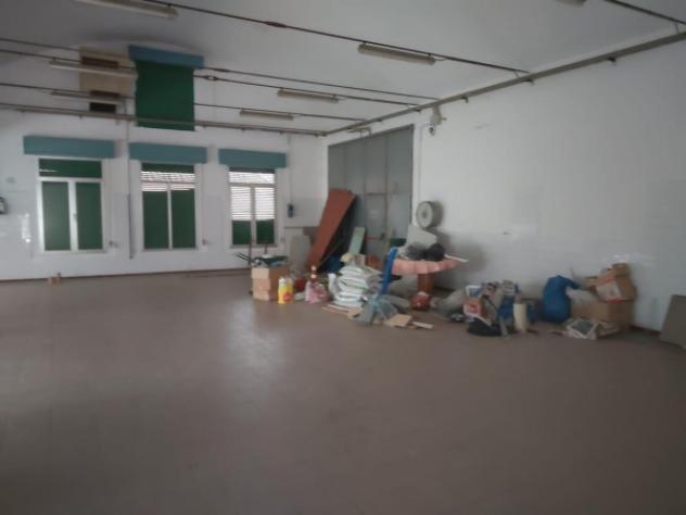 Immobile di 650 m² in affitto a Correggio