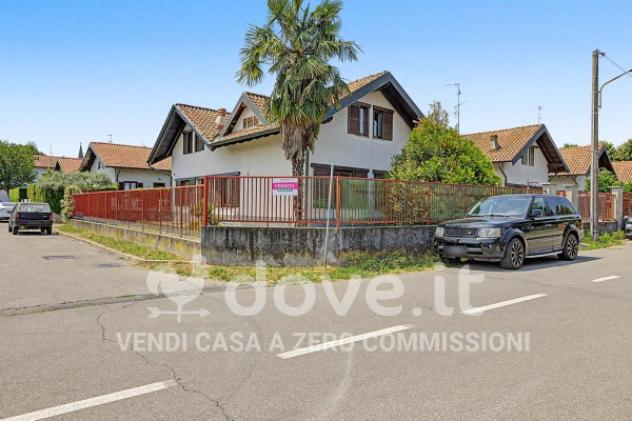 Villa di 300 m² con più di 5 locali e box auto in vendita a Ferno - Foto 4