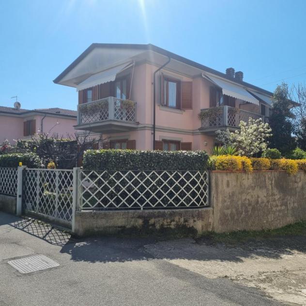 Villetta a schiera in vendita a Quercioli - Massa 180 mq Rif: 1400687