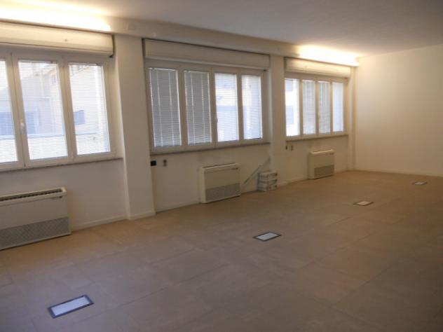 Immobile di 92 m² con 1 locale in affitto a Pero - Foto 10