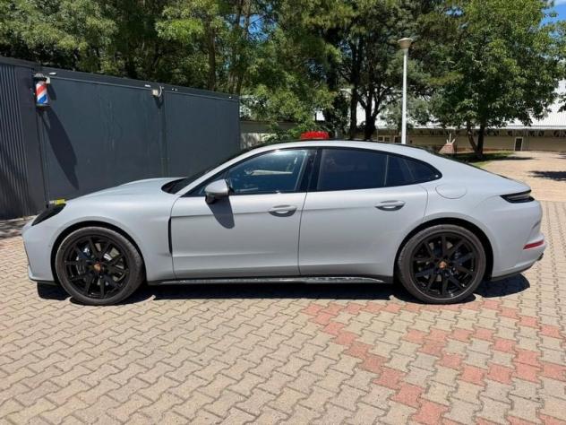 Porsche Panamera 4 E-Hybrid - Foto 9