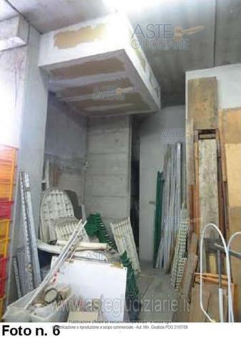 IMMOBILI-IMMOBILE COMMERCIALE-Via degli Scaloni, 18 - Foto 4