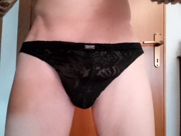 Cerco donna zona Ravenna per sesso e divertimento - Foto 2 Tel:3518812205