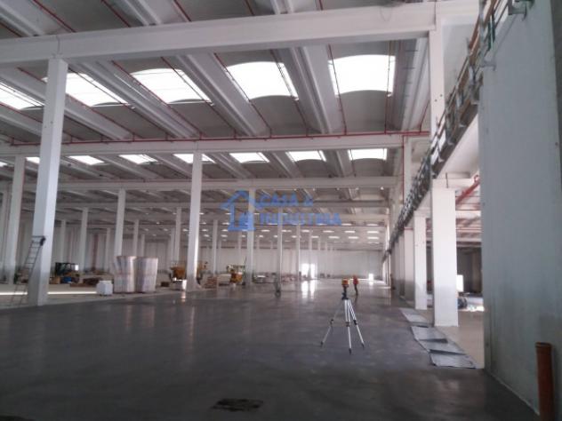 Immobile di 14305 m² con più di 5 locali in affitto a Origgio - Foto 4