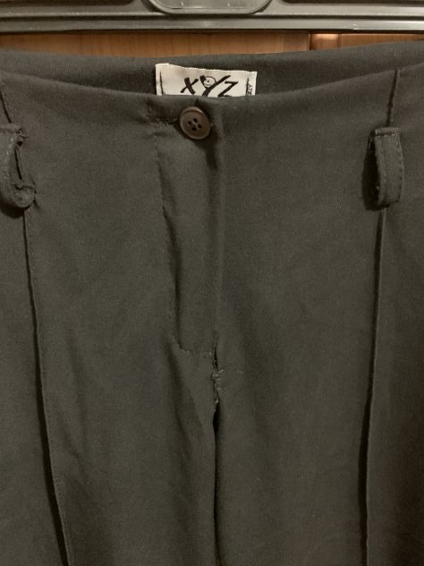 PANTALONI FINO AL SOTTO IL GINOCCHIO CAPRI MARCA”XYZ ITALY” DA DONNA NERI POCO E - Foto 9