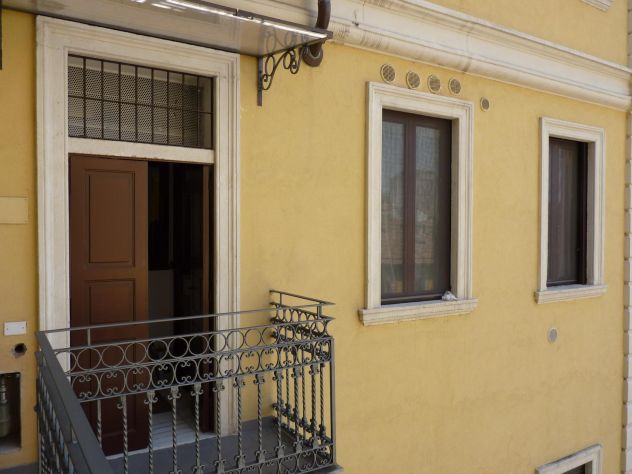 Monolocale con balcone -zona Bocconi - Foto 4