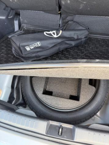 Toyota Yaris 1.5 Hybrid SINISTRATA - Foto 9