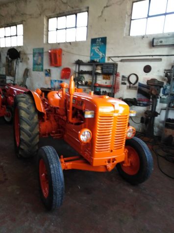 Trattore Fiat 25r con aratro mono vomere 25 cavalli