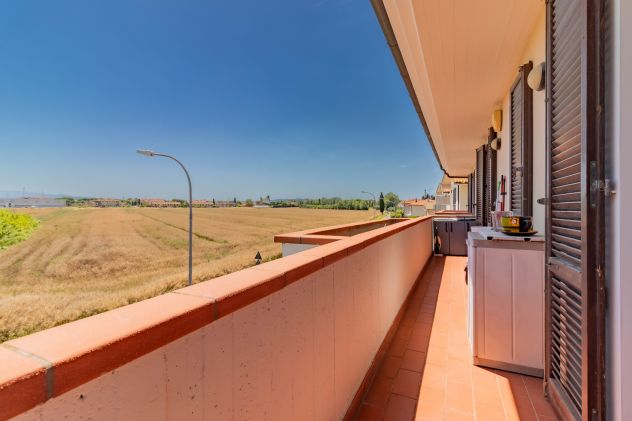 APPARTAMENTO CON 2 CAMERE,DOPPI SERVIZI,GARAGE E TERRAZZA - Foto 6
