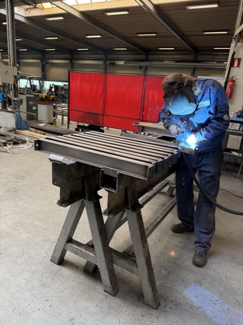 Saldatore addetto assemblaggio carpenteria metallica