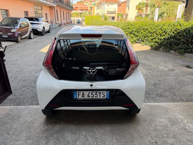 Toyota Aygo 1.0 VVT-i 69 CV 5 porte x-clusiv - Foto 4