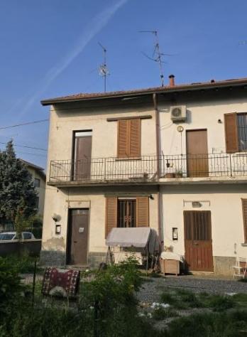 Porzione di casa indipendente con box e rustico su due livelli