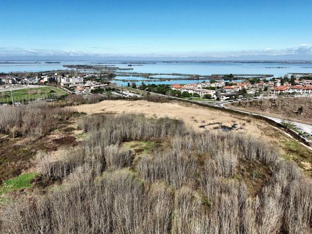 Vasta area edificabile, prospiciente al mare, in famosa località balneare - Foto 2