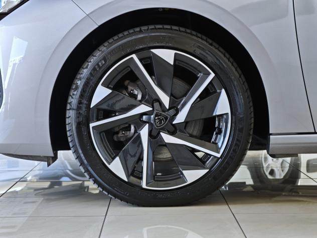 Peugeot 308 SW BlueHDi 130 EAT8 Allure Pack 2022 - Foto 6