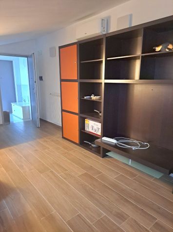 Appartamento mansardato di nuova costruzione con vista mare - Foto 3