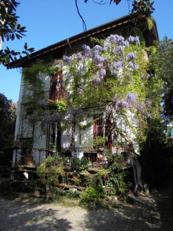 Verbania - ZONA PALLANZA VENDESI VILLA CON GIARDINO PRIVATO