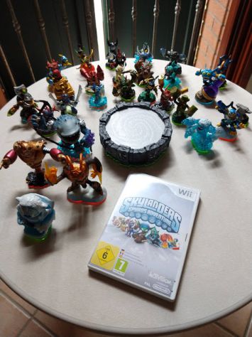 Gioco Skylanders Spyros Adventure, accessorio e Skylanders