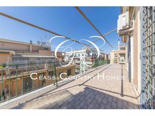 Villa Gordiani, Attico Rinnovato con Grande Terrazzo