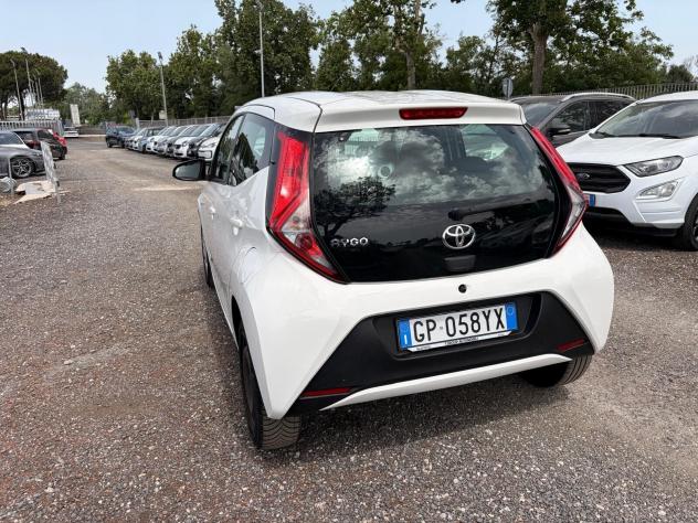 Toyota Aygo Connect 1.0 VVT-i 72 CV 5 porte x-play - Foto 6