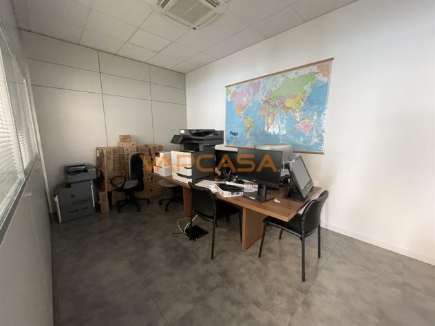 UFFICIO IN AFFITTO POSIZIONE DI FORTE PASSAGGIO - Foto 2