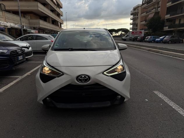 Toyota Aygo Connect 1.0 VVT-i 72 CV 5 porte x-fun MMT XPLAY LED CAR PLAY CERCHI 16 KAMERA NAVI