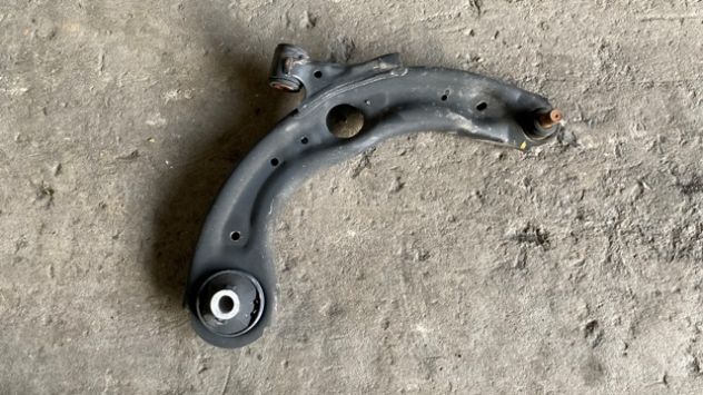 Braccio oscillante anteriore DX Mazda 2 DJ 1.5D del 2017