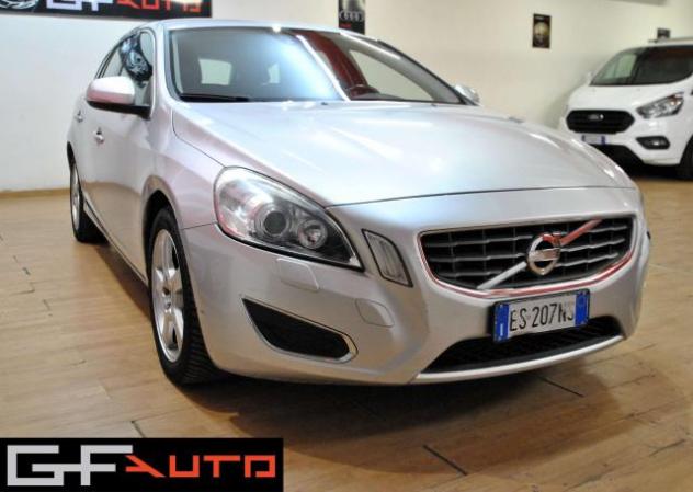 Volvo V60 V60 I 2010 2. R-design * INTERNI IN PELLE * - Foto 2