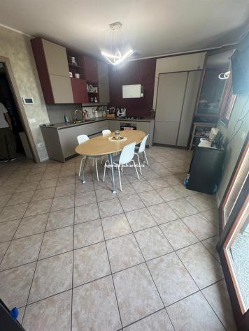 APSELLA VENDESI APPARTAMENTO INDIPENDENTE CON MANSARDA E GIARDINO