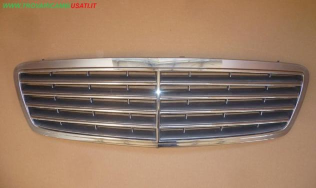 GRIGLIA COFANO ELEGANCE CROMATA  Carrozzeria  Lamierati esterni  Cofano  Modanatura front MERCEDES - Classe C 4 porte / SW - 01-04-2004 - 01-02-2007,