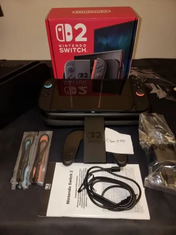 Nintendo Switch 2 Console Come Nuova poco uso Boxed con 9 giochi