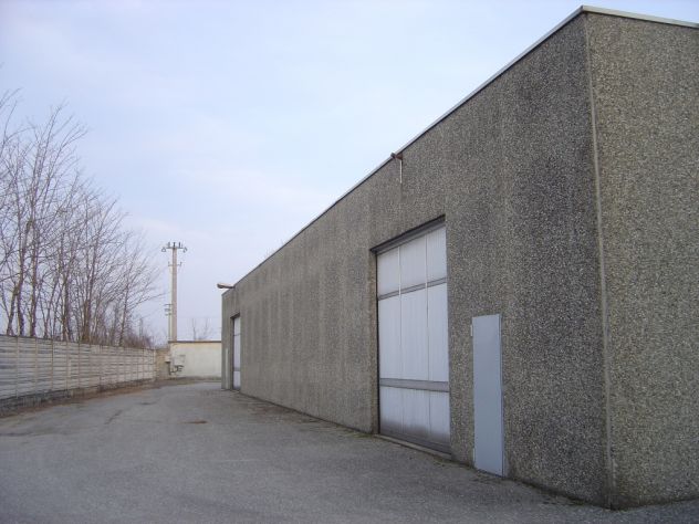 AFFITTASI CAPANNONE 2100 VICINANZE CASELLO AUTOSTRADA TREVIGLIO
