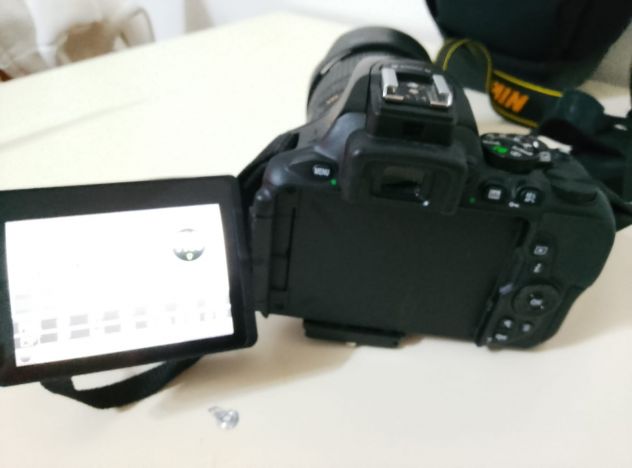 Nikon D5600 kit completo 18-105mm VR + 2 batterie - Foto 7