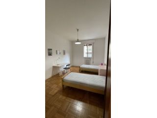 Camera in affitto in via Meneghini per studentessa (anche Erasmus)