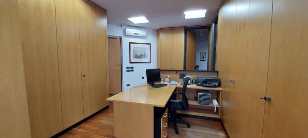 MONZA Centro - ufficio ristrutturato ed arredato in locazione - Foto 9