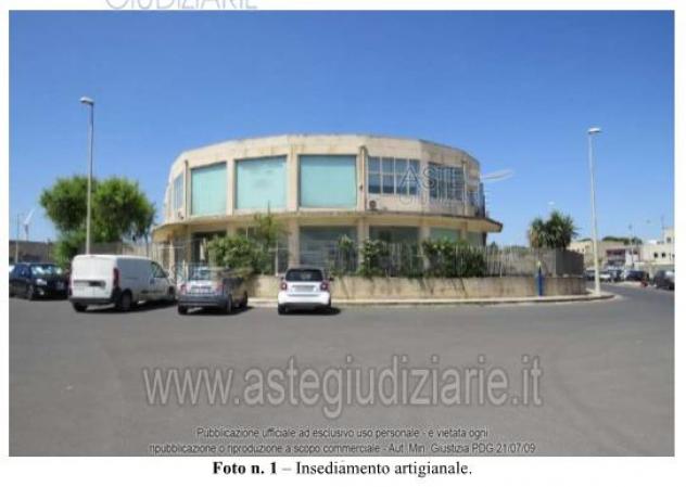 IMMOBILI-IMMOBILE COMMERCIALE-Zona artigianale, c.da pendente