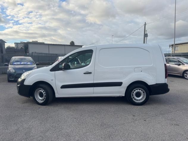 Peugeot Partner BlueHDi 100 L2 Furgone Premium con Porta laterale - Foto 8