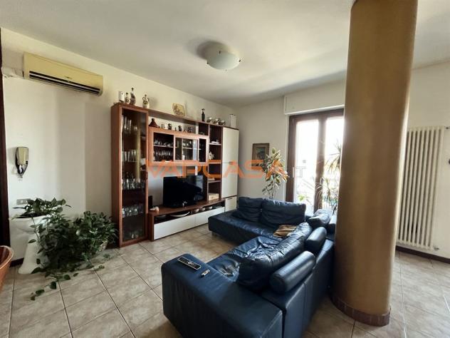 TRELOCALI CON TERRAZZA, BOX E CANTINA - Foto 5