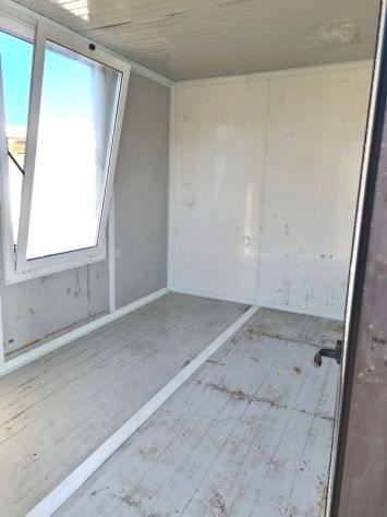 box spogliatoio in pannelli da esterno usato - Foto 4