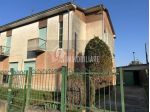 Casa bifamigliare con giardino