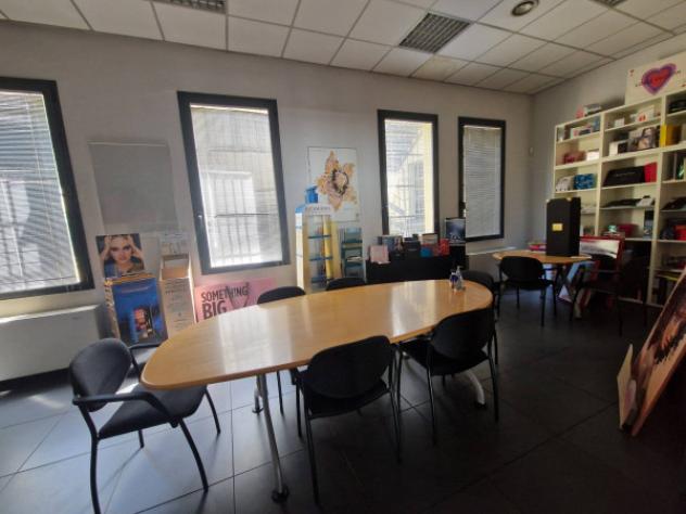 Immobile di 3650 m² con più di 5 locali in vendita a Baranzate - Foto 9
