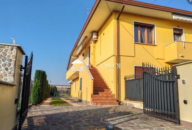APPARTAMENTO di 7 vani e di 157 mq (SAN GIORGIO DELLE PERTICHE) rif. BL111