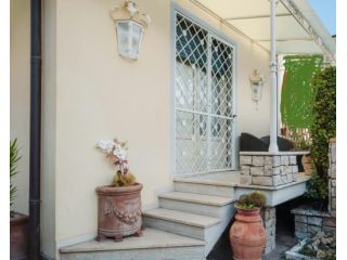 Semindipendente in affitto a Camaiore