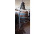 Contenitori/tini + botti in vetroresina per vino usati +torchi per uva usati
