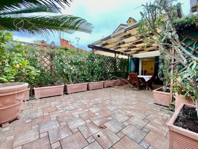 Bellissimo alloggio in zona centrale, a due passi dal mare, con ampia terrazza vivibile - Foto 2