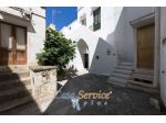 Elegante dimora storica con terrazza panoramica.